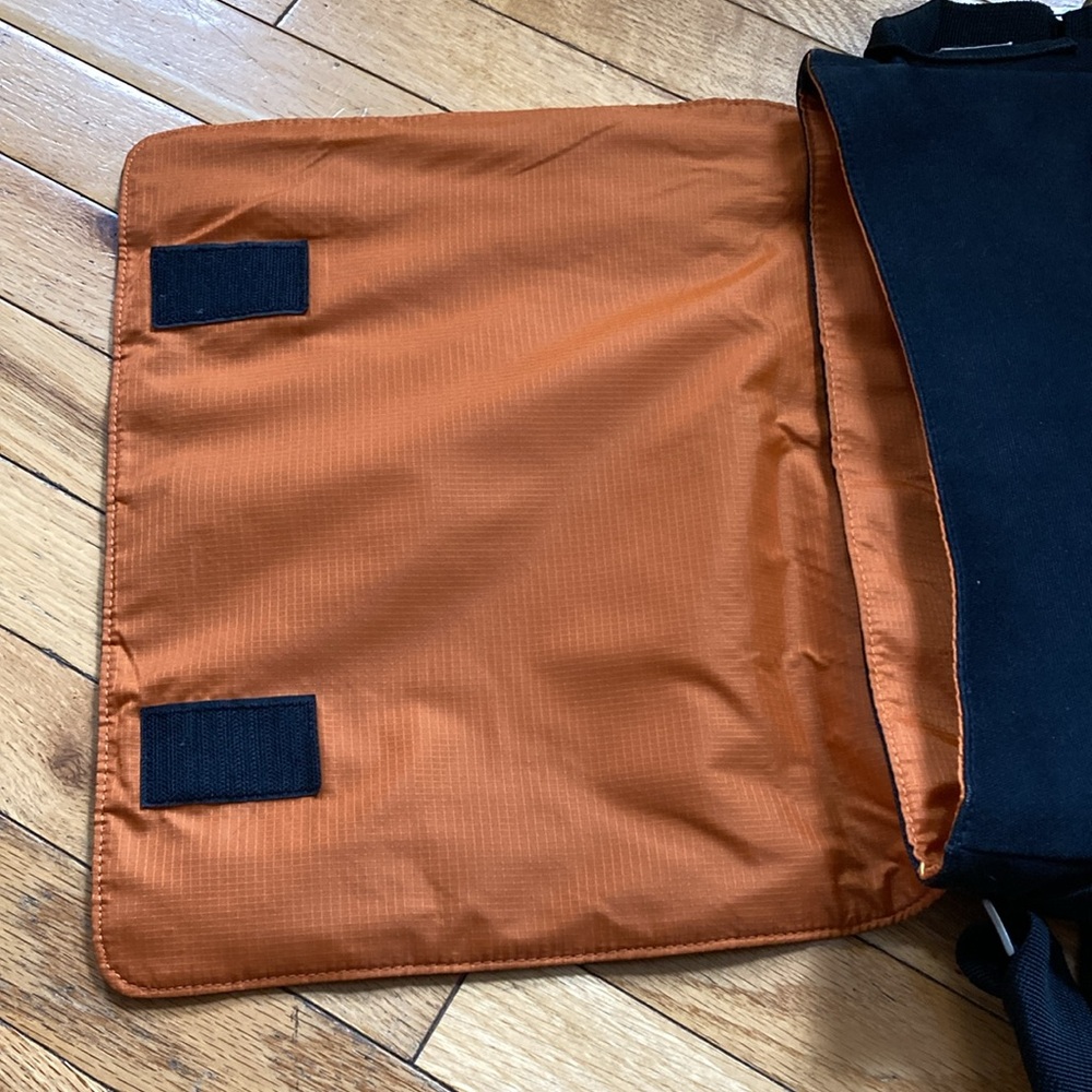 Pantone Messenger Bag - Picture 8 of 15